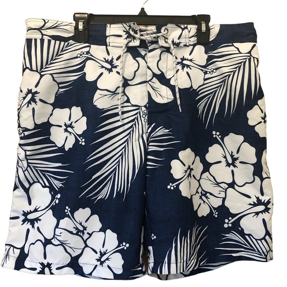 St. John’s Bay Men’s Swim Trunks Size XL Blue White Hawaiian Print 10” Inseam - Picture 3 of 6